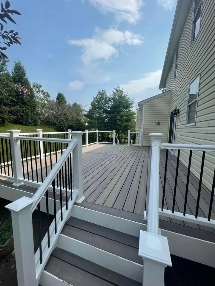 Deck railing detail — R&L project